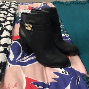 🎉 FLASH SALE 🎉 Louise et Cie Leather Bootie